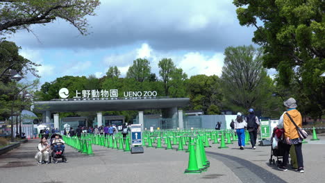 Tokio,-Japan---8.-April-2023:-Eingang-Zum-Uneno-zoo-Im-Ueno-park-Im-Frühling-Im-April