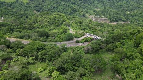 Drohnenschuss-über-Route-27-In-Costa-Rica