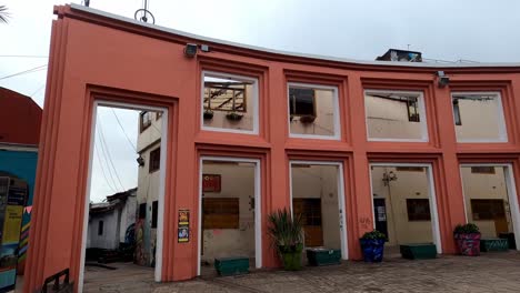 Laleta-Plazo-Del-Chorro-En-El-Centro-Histórico-De-La-Ciudad-De-Bogota-Barrio-La-Candelaria-Punto-De-Encuentro-Para-La-Generación-Joven-Y-La-Fiesta