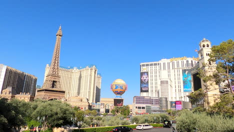 Las-Vegas,-Tagsüber-Panoramablick-Auf-Hotels-Und-Attraktionen-An-Der-Strip-Avenue