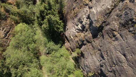 Top-down-drone-footage-of-a-climbing-wall-in-the-mountains-of-Squamish-in-BC,-Canada
