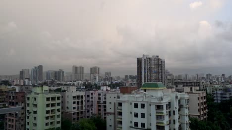 Nubes-De-Lluvia-Sobre-La-Hermosa-Ciudad-De-Mumbai-En-India---Anchas