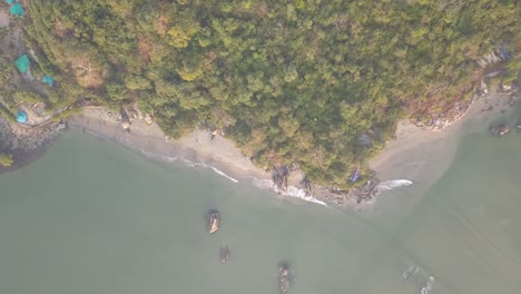 Wonderful-View-At-The-Palolem-Beach,-Canacona-In-South-Goa,-India-With-White-Sand-and-Glorious-Trees---Aerial-Drone-Shot