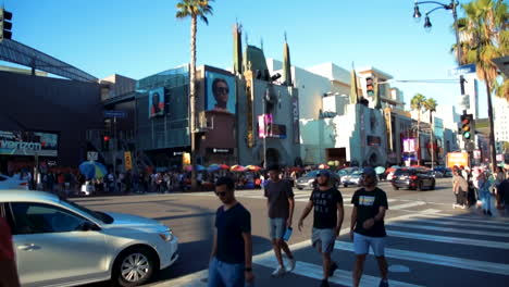 Hollywood-Blvd-En-N-Orange-Dr-Mirando-Al-Noreste