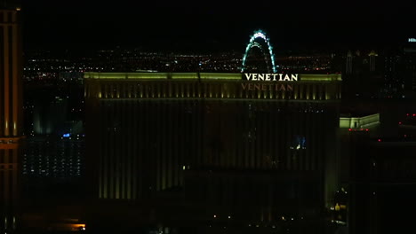 Una-Toma-Nocturna-Estacionaria-Del-Hotel-Y-Casino-Veneciano-En-Las-Vegas.