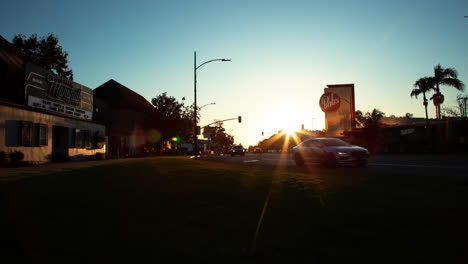 A-4K-time-lapse-of-Riverside-Drive-during-the-sunset,-facing-the-North-Rose-Street-intersection