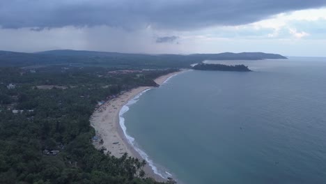Beautiful-Tropical-Beach-With-Lush-Vegetation,-Rajbagh-Beach,-Canacona,-South-Goa,-India---aerial-drone-shot
