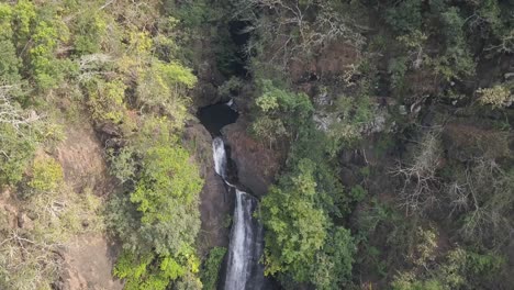 Scenic-Cascade-Of-Mainapi-Waterfall-In-Canacona,-South-Goa,-India