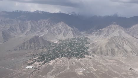 Herrlicher-Blick-Auf-Den-Himalaya-Von-Oben---Luftaufnahme