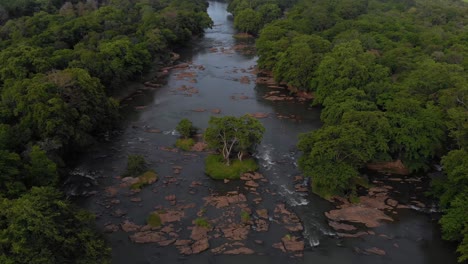 Reveal-shot-of-Sri-Lanka's-longest-river-Mahaweli