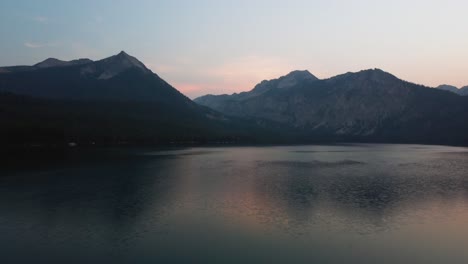Malerische-Aussicht-Auf-Den-Bergsee-Von-Pettit-Im-Blaine-County,-Idaho,-Vereinigte-Staaten