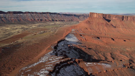 Vista-Aérea-Del-Valle-Del-Castillo,-Utah-Usa,-Paisaje-Escénico-Y-Formaciones-De-Roca-Roja