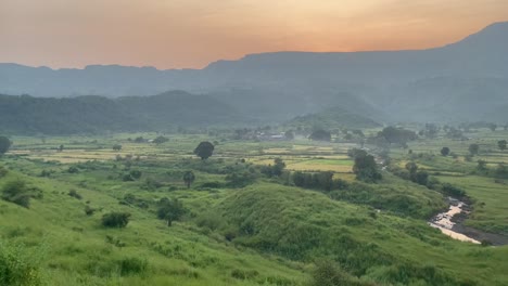 Atemberaubende-Ländliche-Landschaft-Von-Karjat-Bei-Sonnenuntergang,-Indien