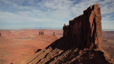Luftaufnahme-Atemberaubender-Felsformationen-Und-Landschaft-Der-Wüste-Von-Utah,-USA,-Castle-Valley,-Drohnenaufnahme