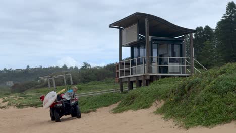 Rettungsschwimmer-Sydney-Buggy-Drive-Shack-Hübsches-Mädchen-Australien-4k