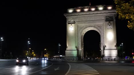 El-Arco-Triunfal-Arc-De-Triomphe-Bucarest-Rumania-En-La-Noche