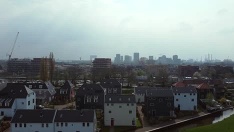 Barrio-Residencial-Klein-Kadoelen-En-Amsterdam,-Países-Bajos