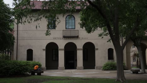 Arthur-Prescott-Hall-on-the-campus-of-Louisiana-State-University-in-Baton-Rouge,-Louisiana-with-stable-establishing-shot