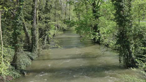 Beautiful-Streaming-River-In-Heart-Of-Peaceful-Green-Nature,-Olomouc,-Czech-Republic
