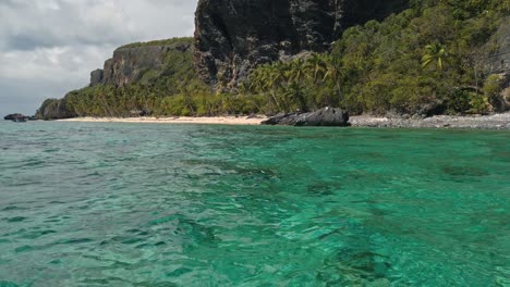 Playa-Fronton-Strand-Vom-Boot-Aus-Gesehen,-Samana-In-Der-Dominikanischen-Republik