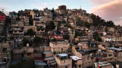 Ascending-aerial-view-in-front-of-ramshackle,-slum-homes-in-sunny-Naucalpan,-Mexico