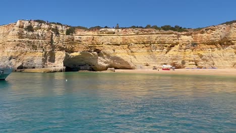 4-K-Cuevas-De-Playa-Bengalí-En-La-Costa-Del-Algarve-Portugal-Cerca-De-Los-Acantilados-De-Roca-Elefante