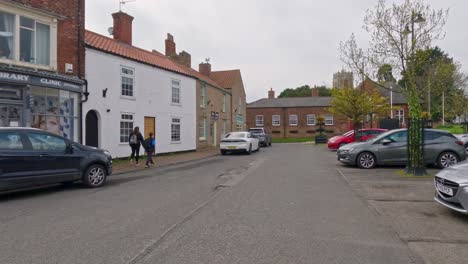 Videoclip-Von-Gebäuden-Und-Geschäften-In-Der-Historischen-Marktstadt-Burgh-Le-Marsh-Am-Rande-Der-Lincolnshire-Wolds