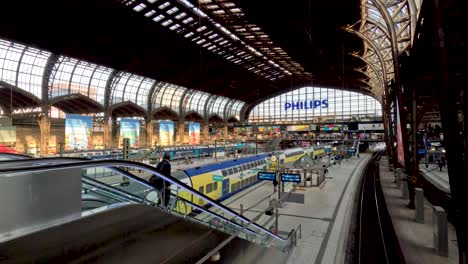 Commuter-Taking-Bike-Down-Escalator-To-Platform-At-Hamburg-Central-Station