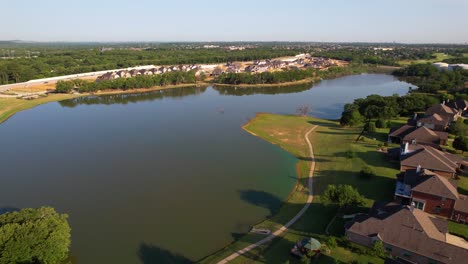 Imágenes-Aéreas-Editoriales-Del-Lago-Sharon-En-Corinth,-Texas.