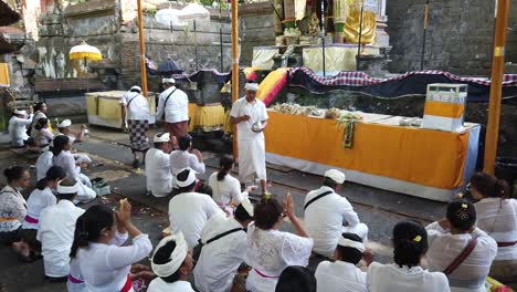 Balinese-People-Praying-having-a-Spiritual-Experience-in-Temple-Ceremony,-Lucid-Dreaming-in-Bali-Indonesia-having-a-Multidimensional-Expression,-Samuan-Tiga-Gianyar