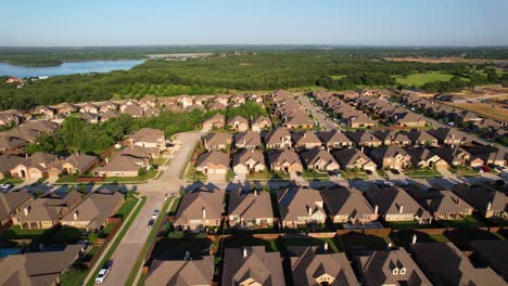 Redaktionelle-Luftaufnahmen-Eines-Viertels-Südlich-Von-Turbeville-Rd-In-Hickory-Creek,-Texas