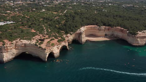 Drohnenaufnahme-Der-Benagil-Höhlen-In-Portugal