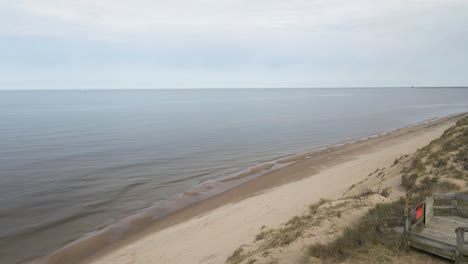 Die-Küste-Des-Michigansees-Von-Einem-örtlichen-Park-Aus