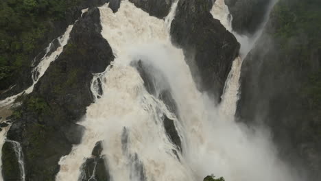 Überschwemmungen-Während-Der-Regenzeit-Am-Barron-Falls-Wasserfall-Im-Hohen-Norden-Von-Queensland,-Cairns