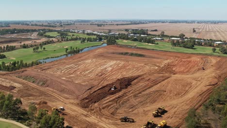Yarrawonga,-Victoria,-Australia---3-March-2023:-Golf-course-and-earthworks-on-new-residential-stage-at-Silverwoods