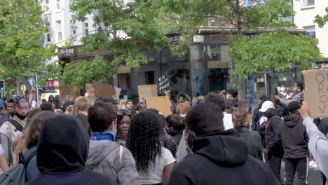 Multitud-En-Protesta-De-Vidas-Negras-Importan