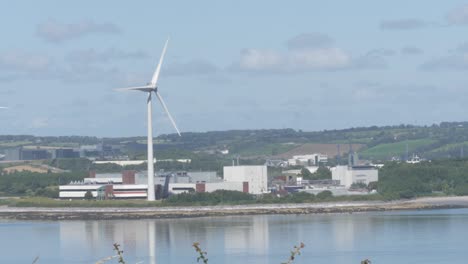 Windkraftanlage-Zur-Energieerzeugung-Windmühle-An-Einer-Küste