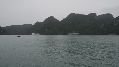 Luxury-Cruise-Ships-Floating-Near-The-Islands-In-Ha-Long-Bay,-Vietnam