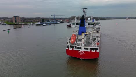 Gran-Barco-De-Carga-Navegando-Por-El-Canal-De-Zwijndrecht-Vista-Aérea