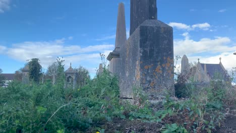 Lapso-De-Tiempo-Del-Viejo-Cementerio;-Cementerio,-Lápidas,-Tumbas