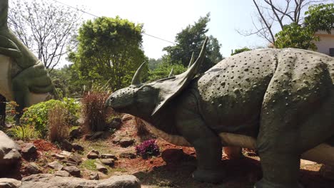 Dinosaur-Styracosaur,-Styracosaurus-albertensis-model-in-Bannerghatta-zoological-park