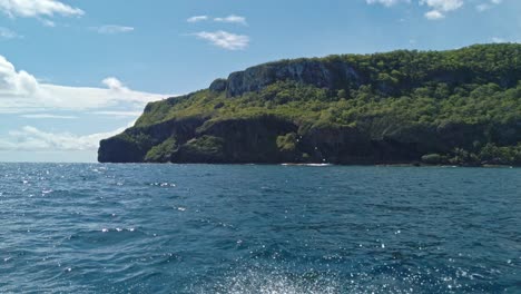 Tourboat-at-Las-Galeras-headland-and-cliffs-in-Dominican-Republic