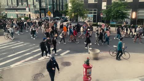 Timelapse-shot-of-Black-Lives-Matter-protesters-marching-down-the-street-in-Williamsburg,-New-York-City