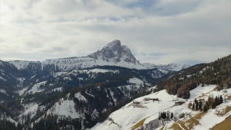 Aerial-view-of-snowcapped-Peitlerkofel-or-Sass-de-Putia-mountain-of-Dolomites-in-Trentino-Alto-Adige,-Italy