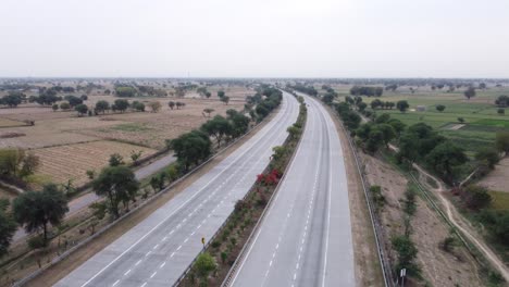 Aerial-drone-revealing-shot-of-Yamuna-Expressway-connecting-Delhi-to-Agra-via-Noida,-India