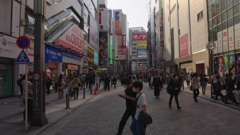 Akihabara-Denki-Electric-Town,-Tilt-Reveal-of-Tokyo-Shopping-Street