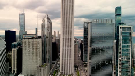 Aerial-of-downtown-skyscrapers-and-Hancock-building,-Chicago