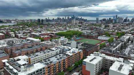 Campos-Deportivos-De-Hoboken-Y-El-Bajo-Manhattan-En-La-Distancia