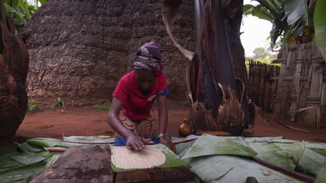 Dorze-black-tribal-woman-in-Ethiopia-preparing-Kocho-bread-2