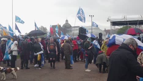 Zeitlupenaufnahme-Von-Menschen-Bei-Einer-Kundgebung-Für-Die-Unabhängigkeit-In-Glasgow